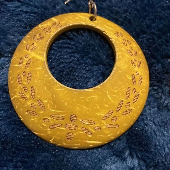 Yellow/green round shape earrings  - Picture 3 of 5